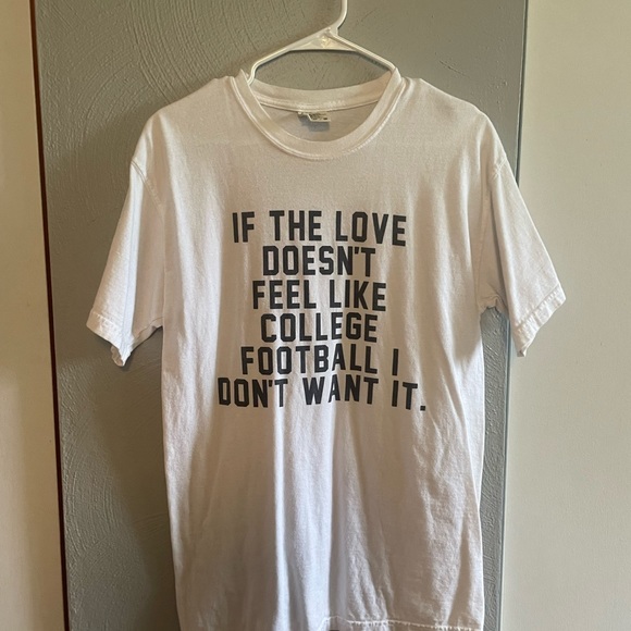 College football tee! - Picture 1 of 1